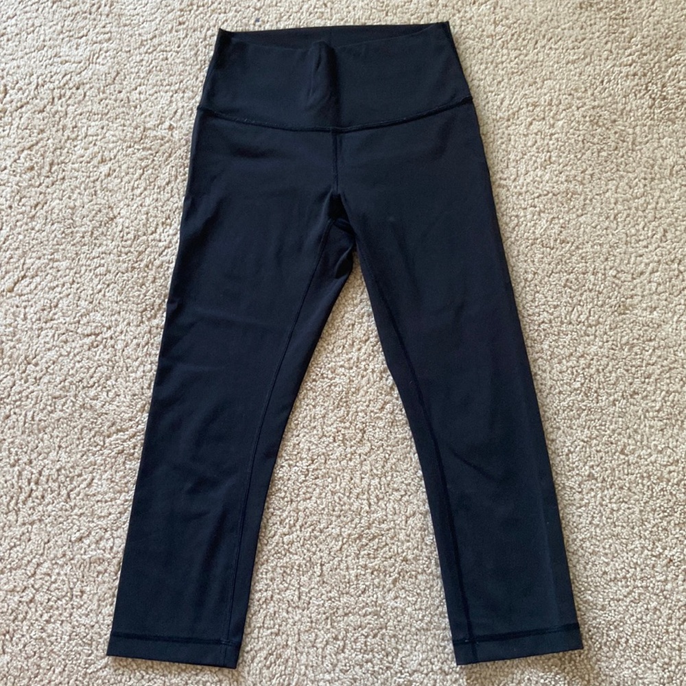 LULULEMON: Wunder Under Cropped black leggings